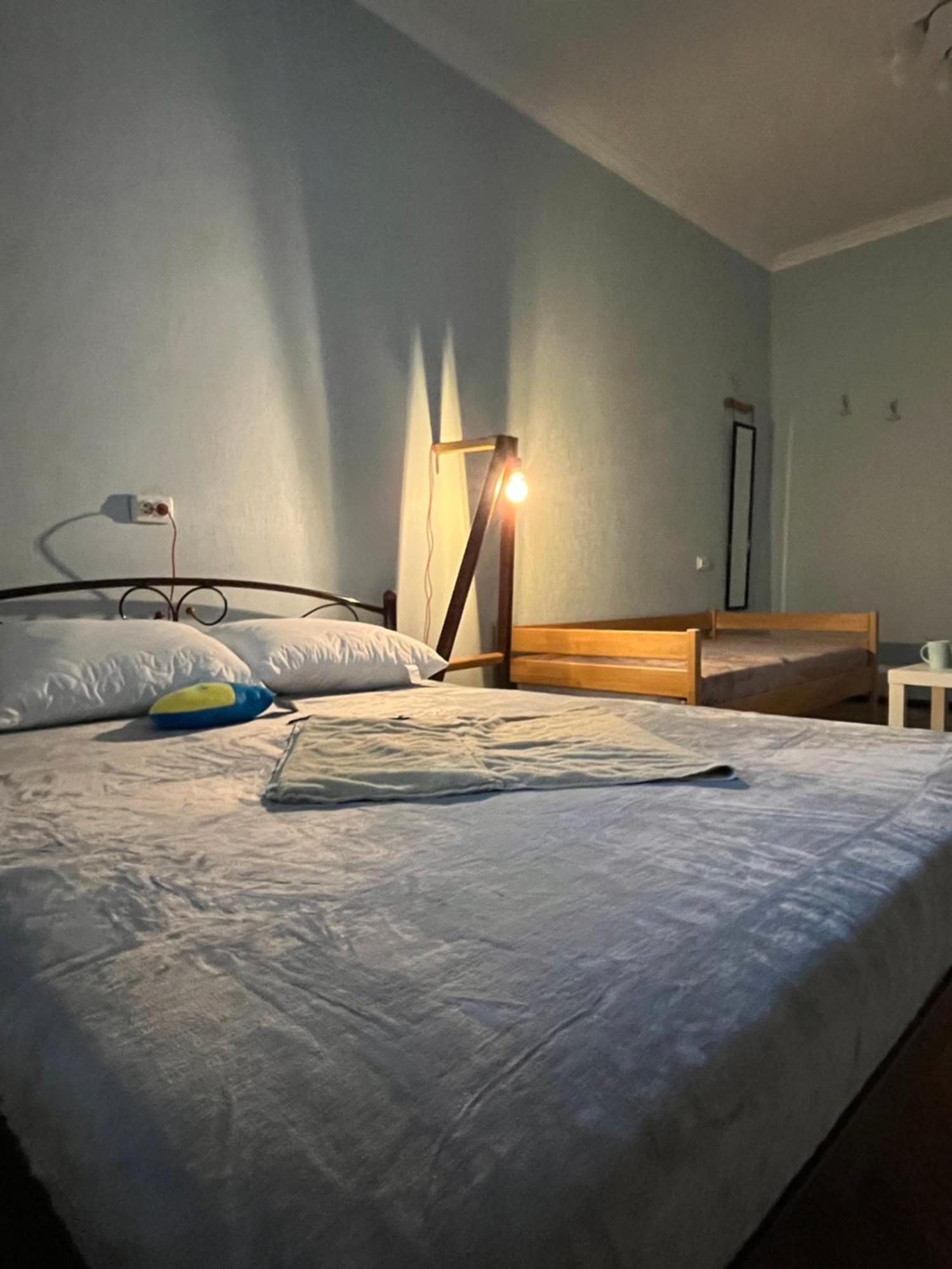 Ararat-Klovskaya Hostel-Apartments Kiev Bagian luar foto