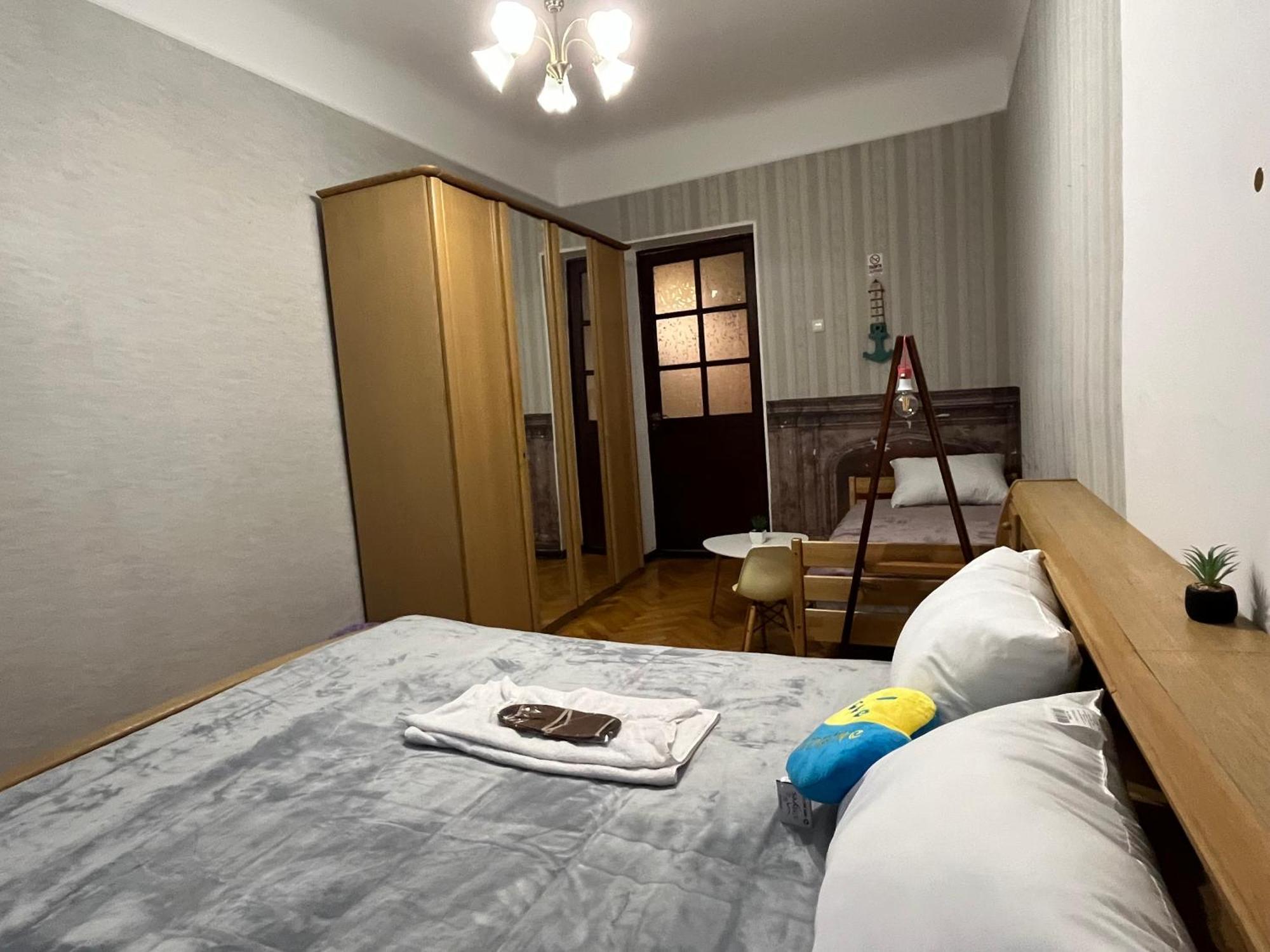 Ararat-Klovskaya Hostel-Apartments Kiev Bagian luar foto