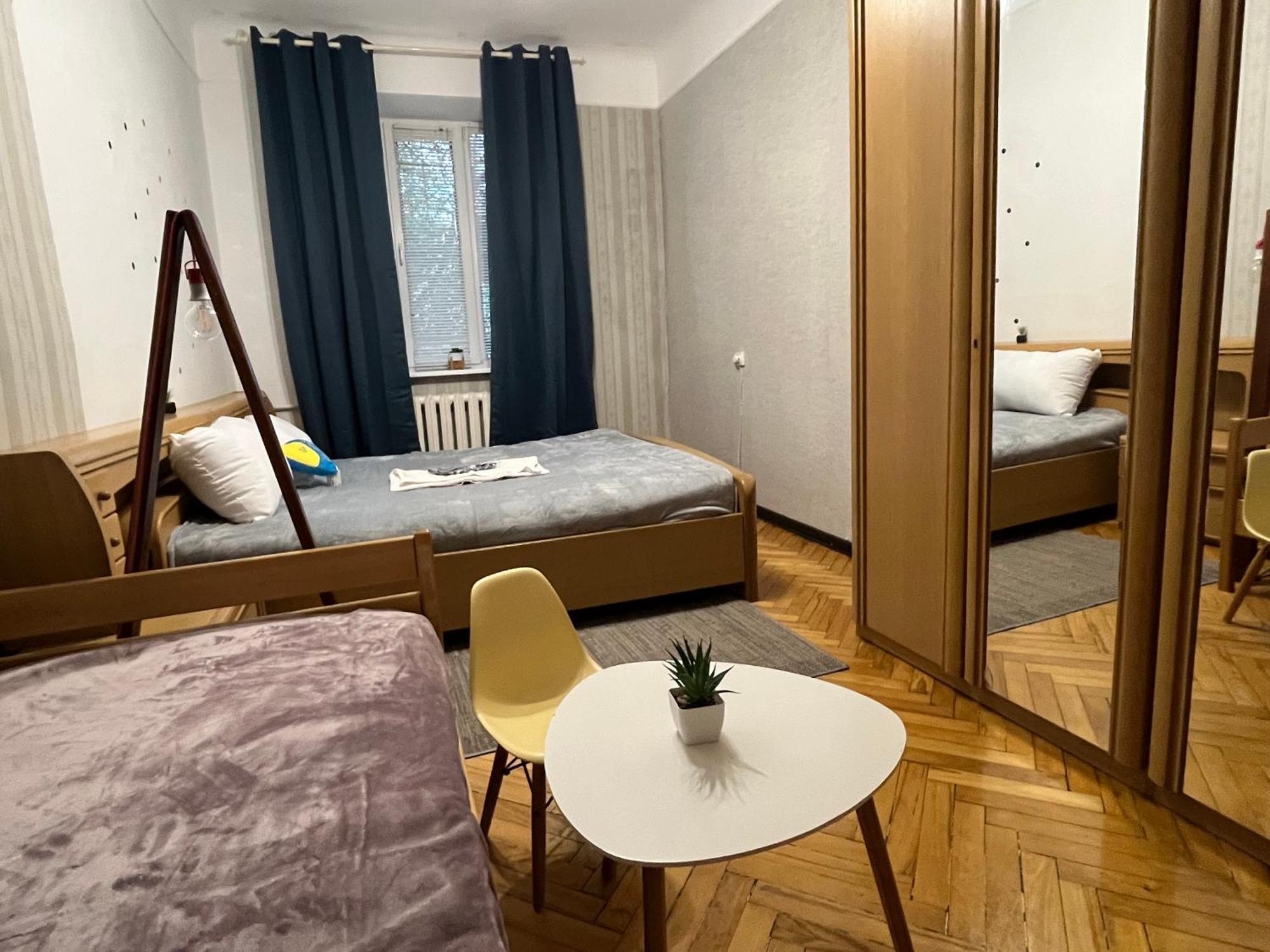 Ararat-Klovskaya Hostel-Apartments Kiev Bagian luar foto